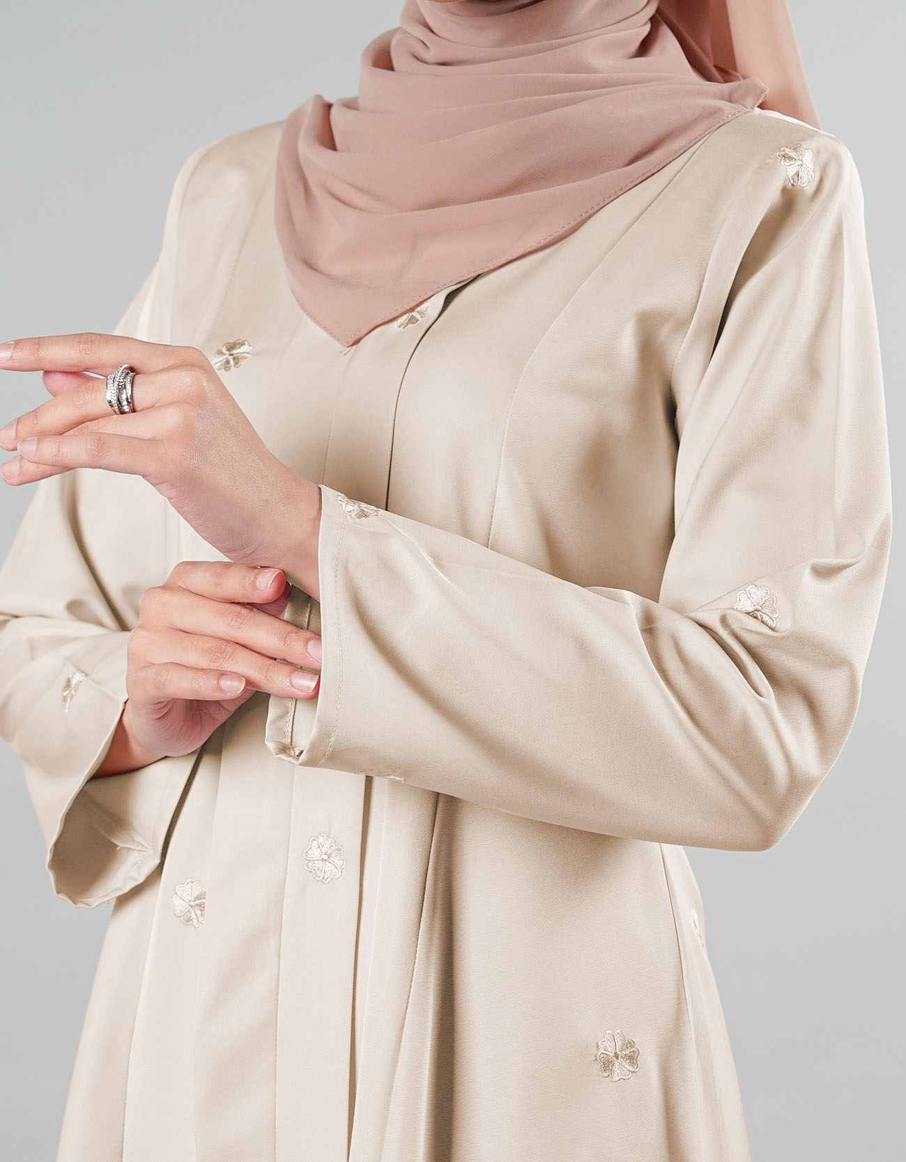 Dian Kebarung - 03 Cream Brown