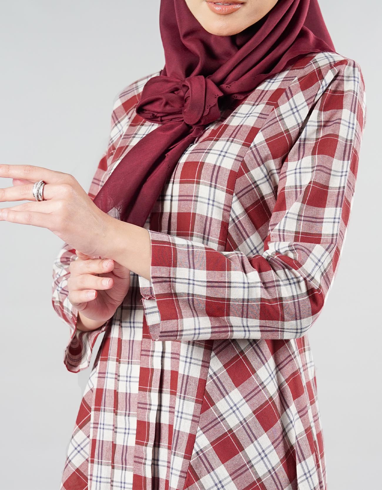 Lela Kebarung - 01 Maroon