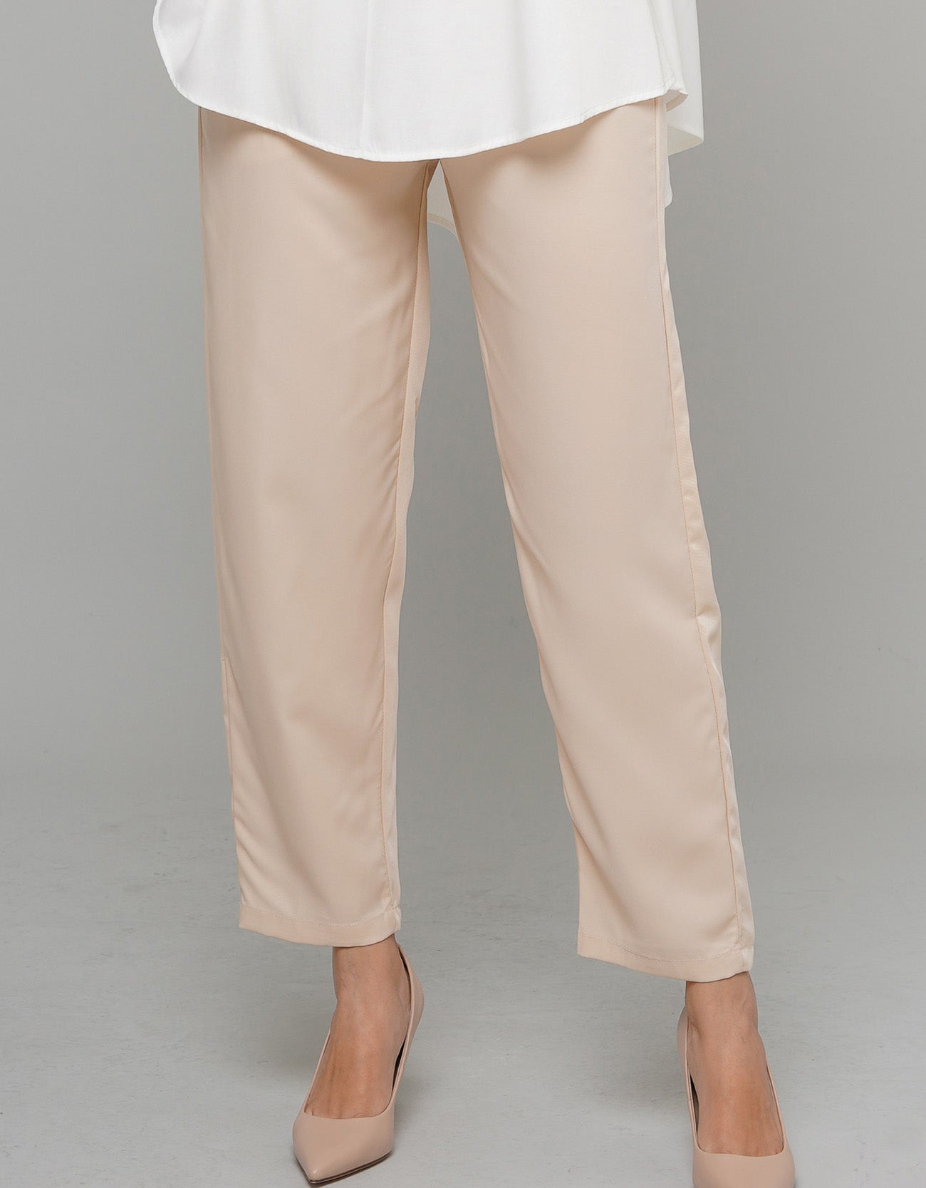 Lulu High Waisted Carrot Pants - 01 Brown