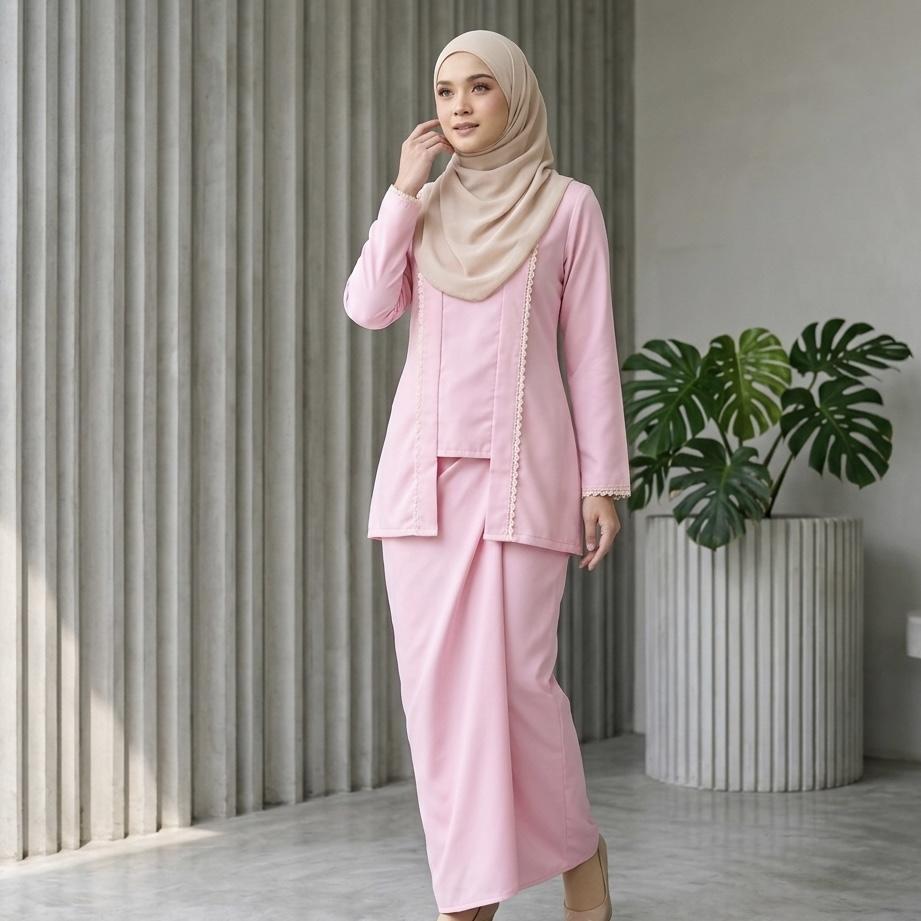 Nona Kebaya Pario