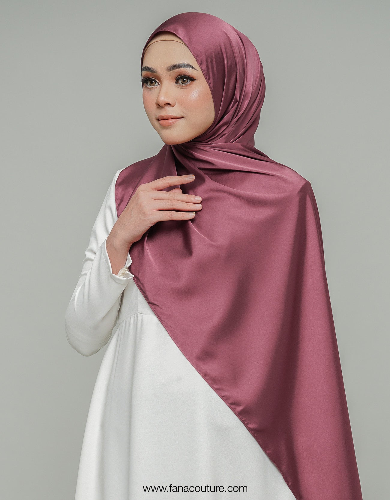 Haayu Shawl Satin - 13 Currant