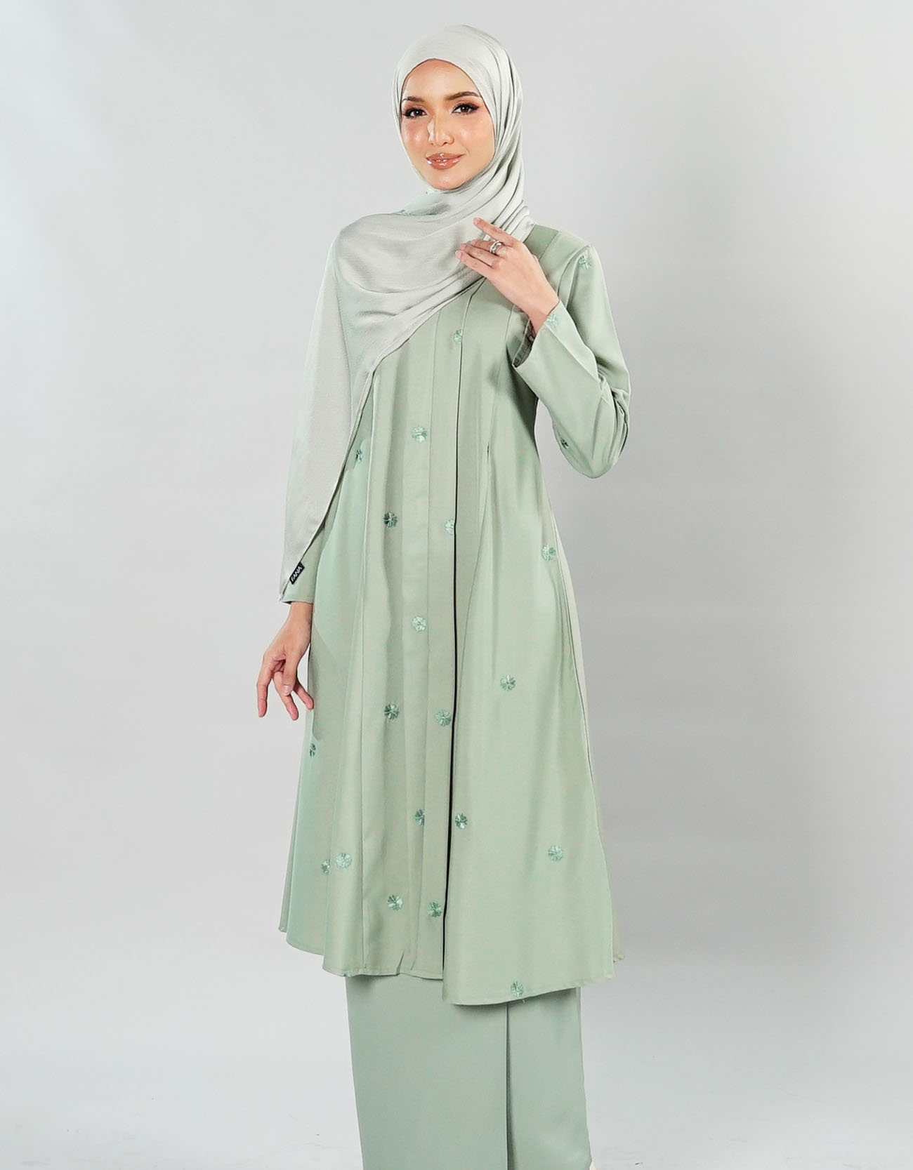 Dian Kebarung - 01 Green