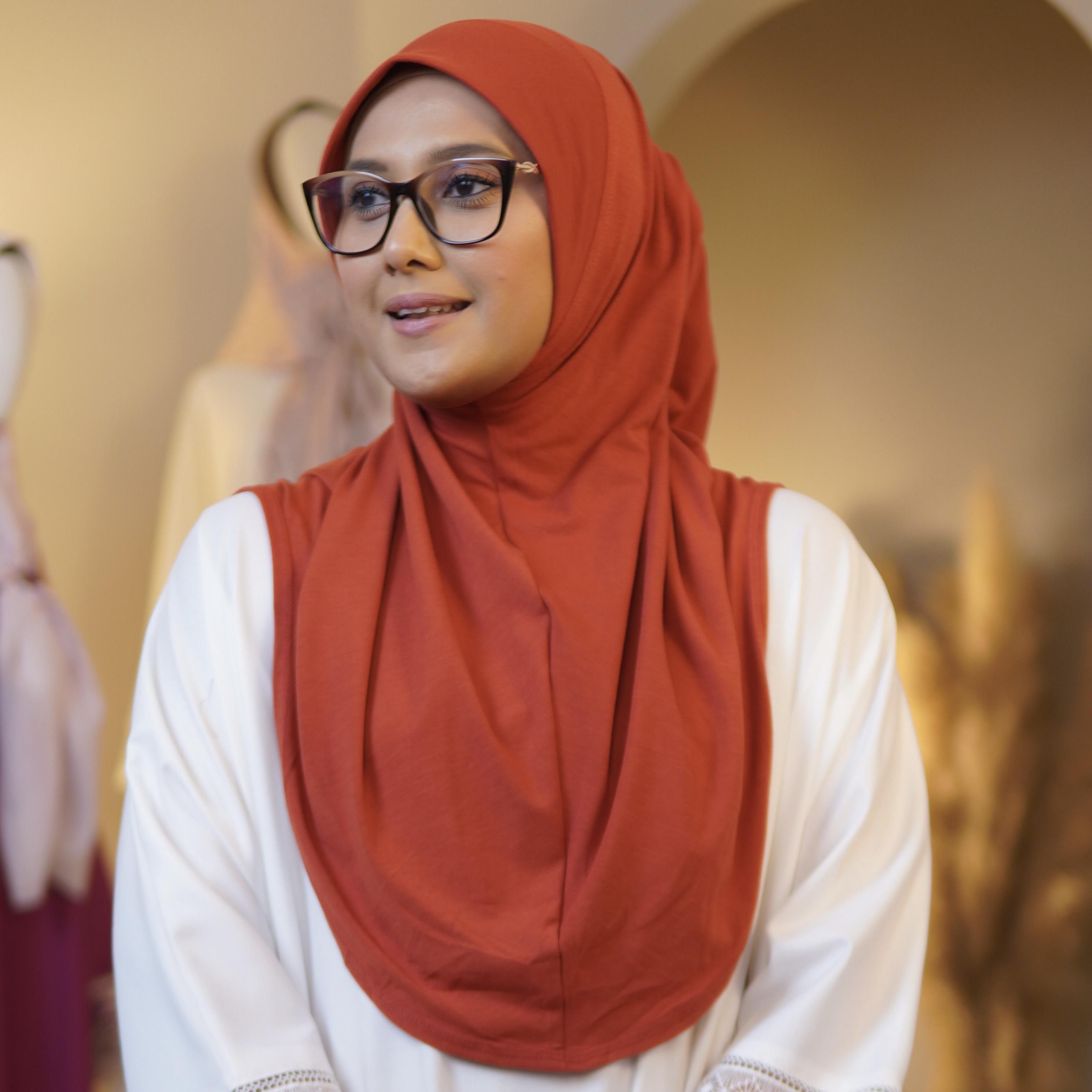 Express Hijab Damia Plain - 23 Red Mahogany