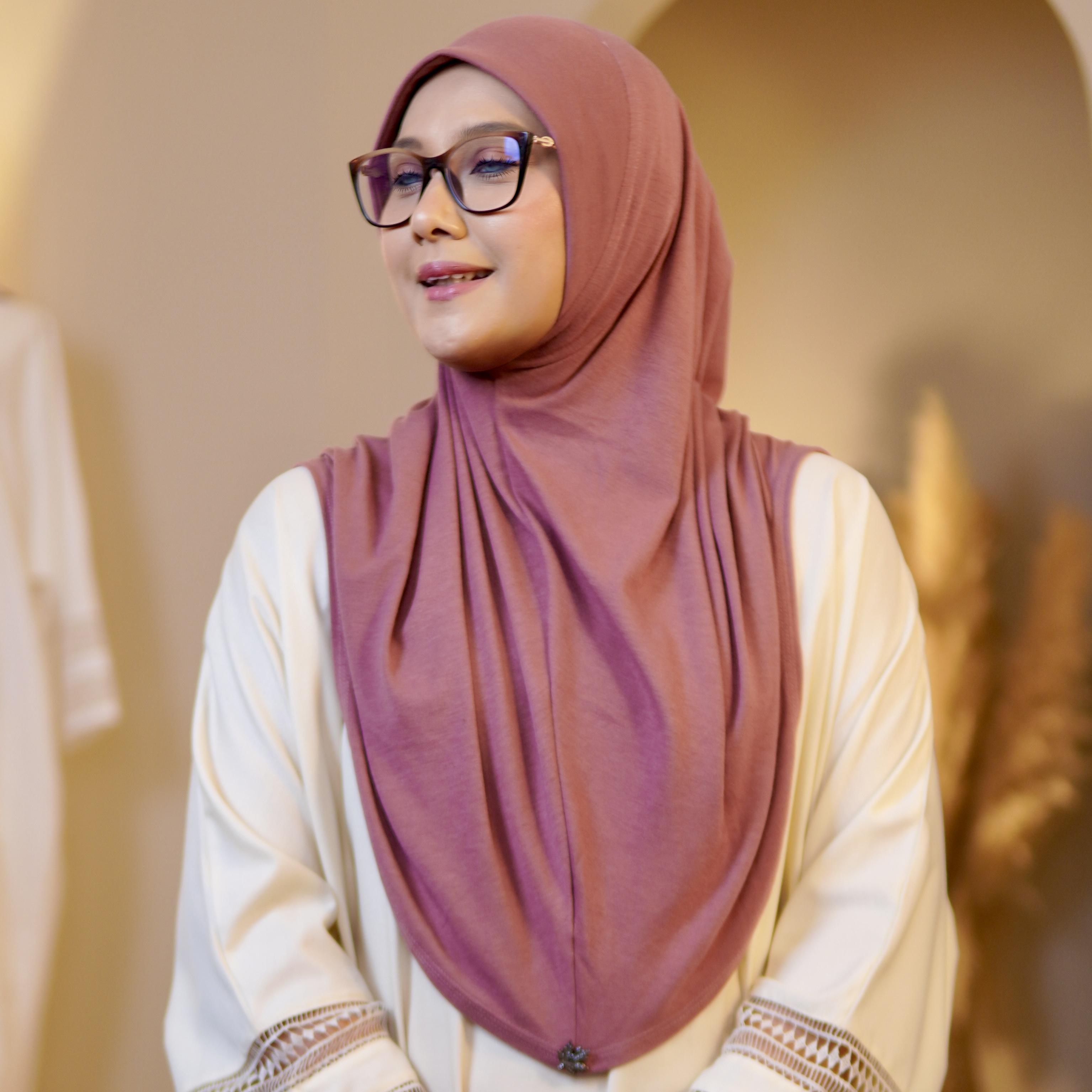 Express Hijab Damia Plain - 34 Coral Pink