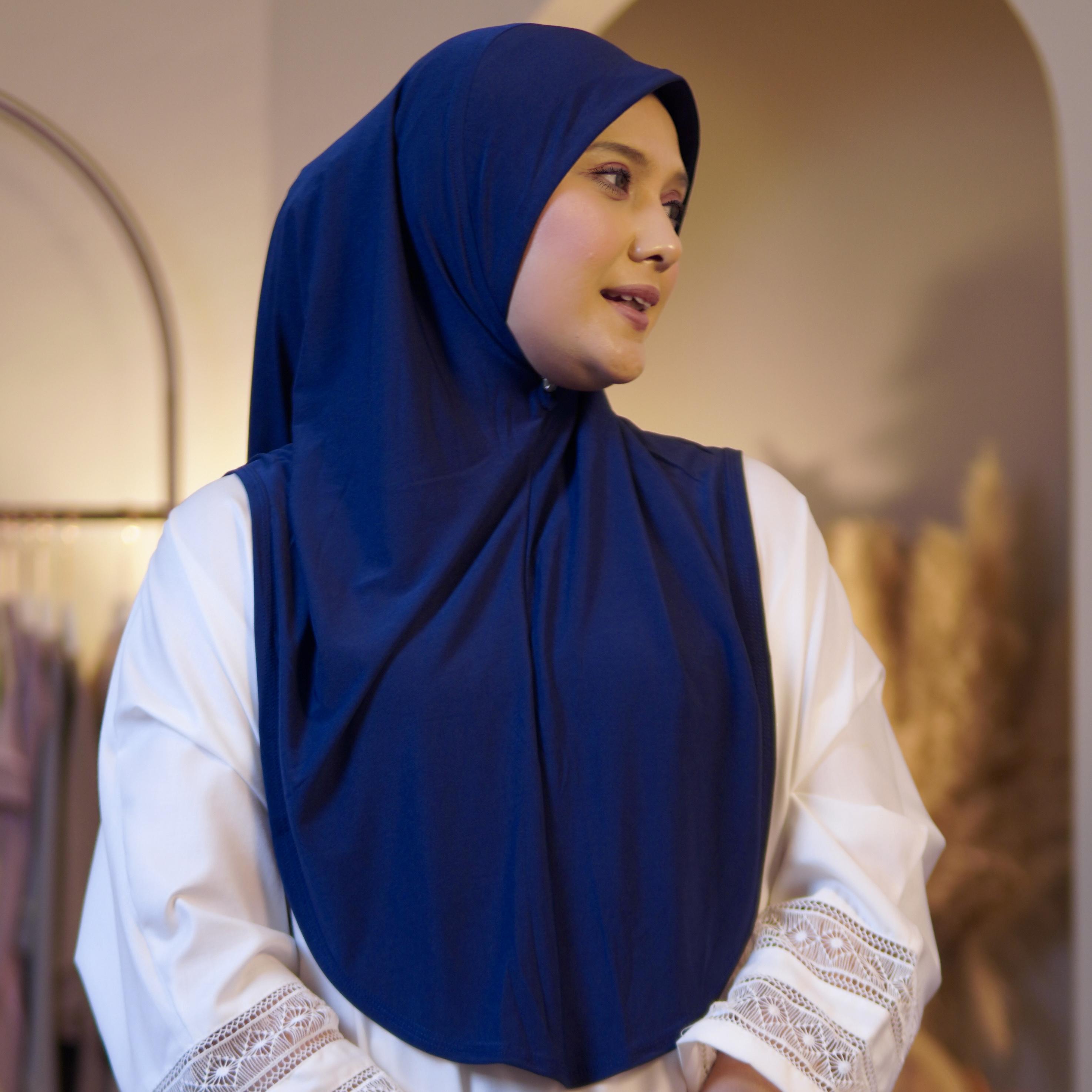 Maura Plain - 10 Dark Blue
