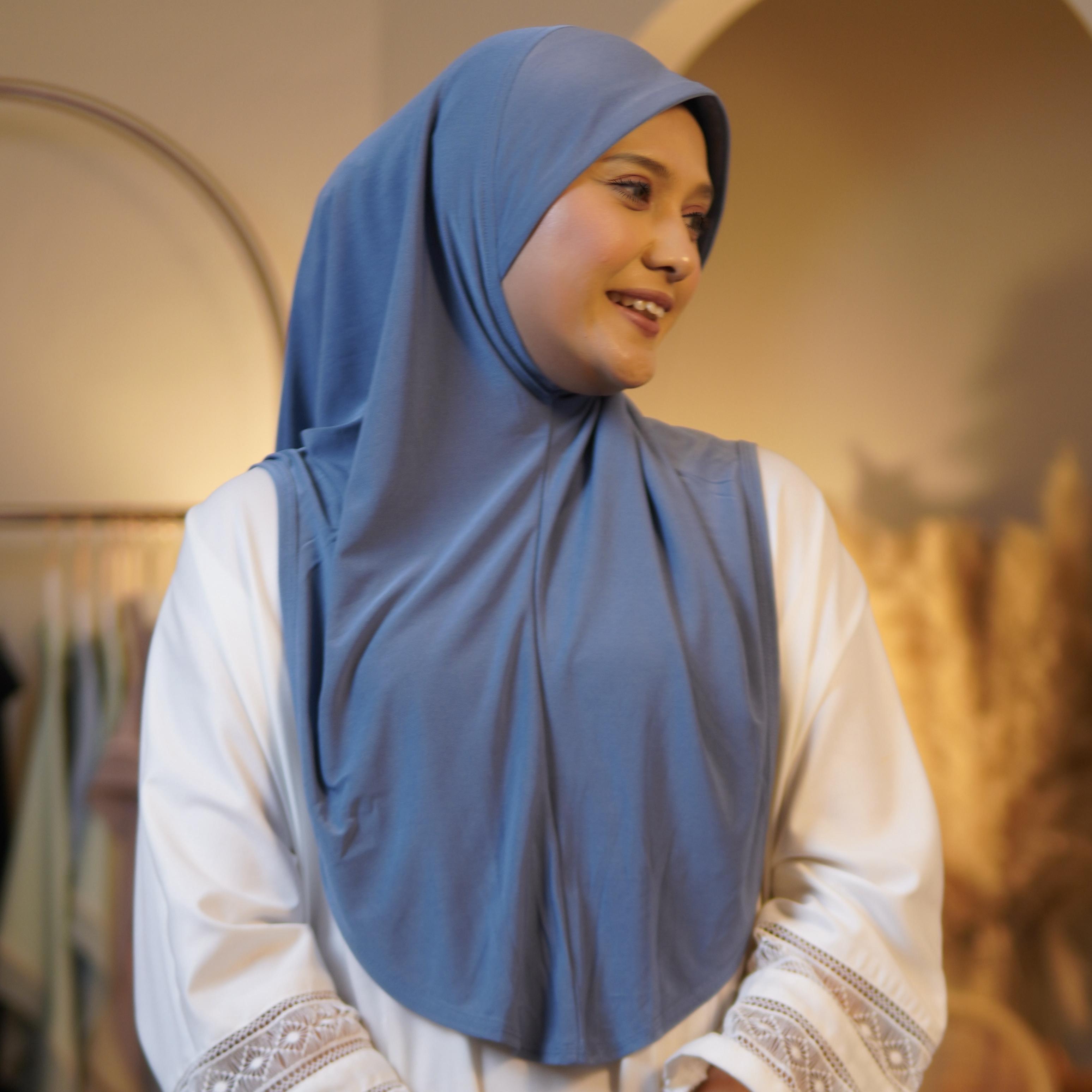 Maura Plain - 17 Ocean Blue